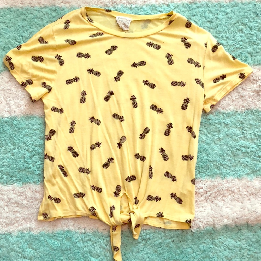 Yellow T-shirt with mini black pineapples.